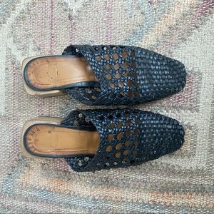 LOQ Black Woven Mules